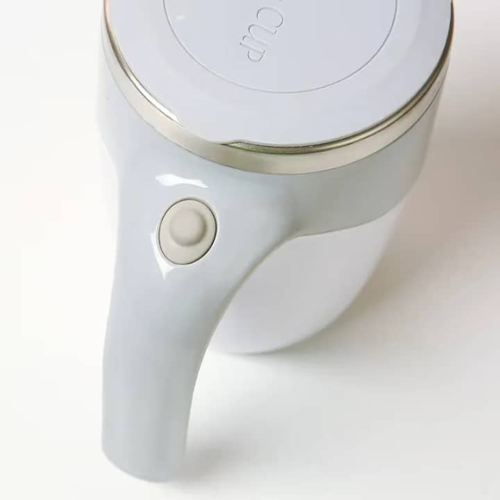Tasse Auto-Mélangeuse Électrique – Café & Chocolat Parfait en Un Clic ☕⚡